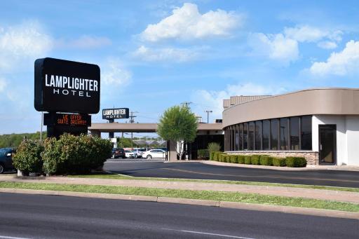 Lamplighter Inn-South - Housity