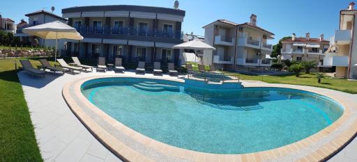 Finikas Garden Beach Resort Nikiti - Housity