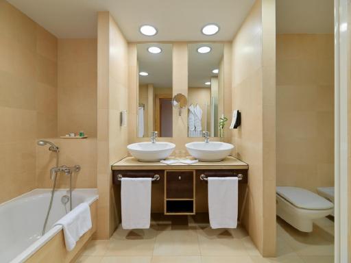 Adrián Hoteles Roca Nivaria - Housity