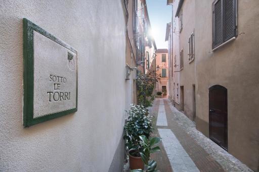 b&b sotto le torri - Housity