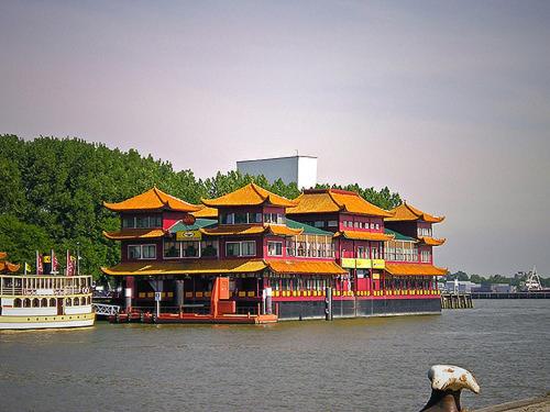 New Ocean Paradise Hotel - Housity