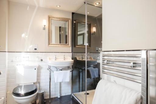 The White Swan Hotel - Housity