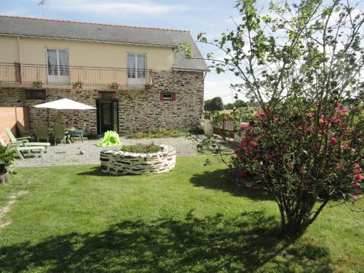 Gîte les blés dorés à 7 km de DERVAL. - Housity