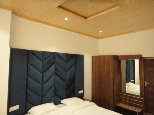 The Hill Crest Inn - Housity