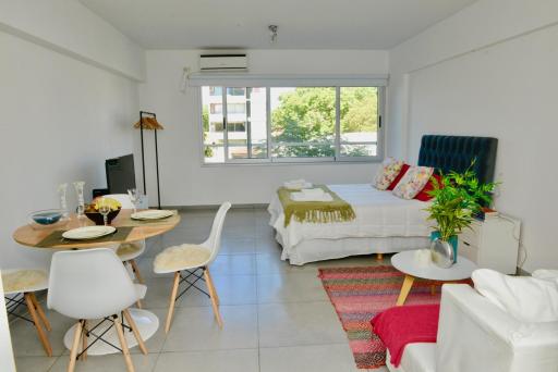 HOLLYWOOD STUDIOS 1 - Housity