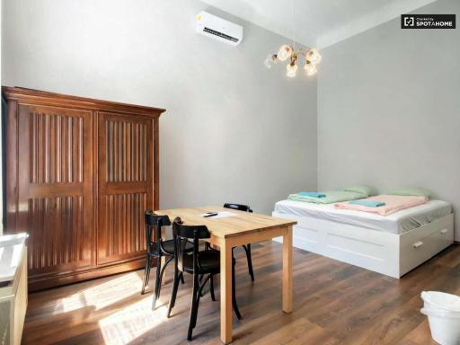 Dob15 Small Apartment - Housity