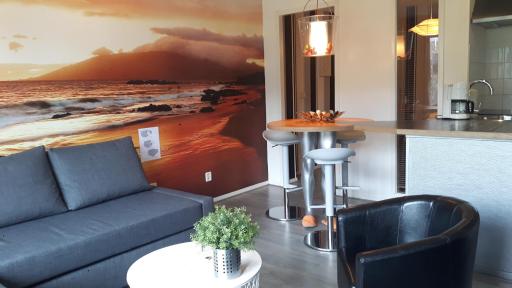 TIME-OUT met ZONNIG TERRAS, eigen KEUKEN, Dichtbij Dorp, Duinen, Strand en Vuurtoren , Incl verwarmd Hotel-ZWEMBAD - Housity