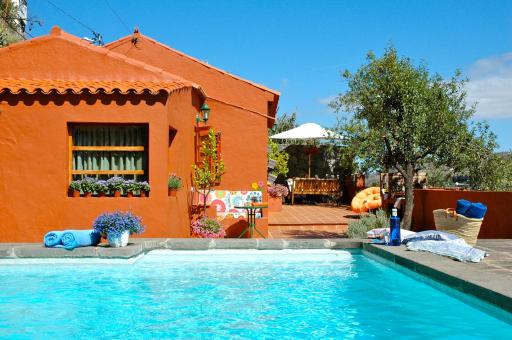 Tres Almendros by I N Z U L A E - Housity