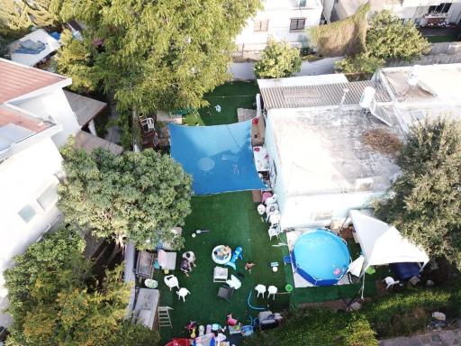 Private house with huge garden - Housity