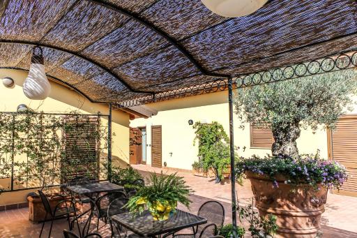 "La Terrazza di Castiglione" APPARTAMENTI VACANZA - Housity