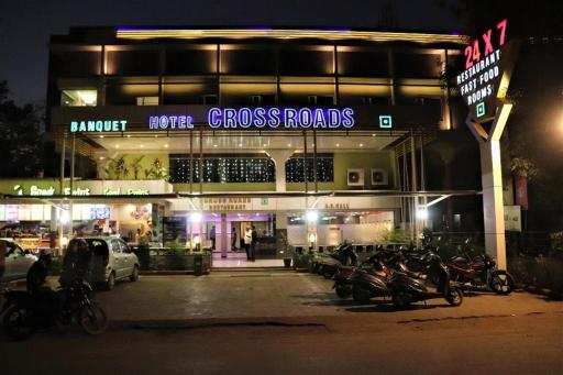 Hotel Crossroads - Housity