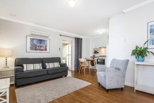 Hensman 10 - Housity
