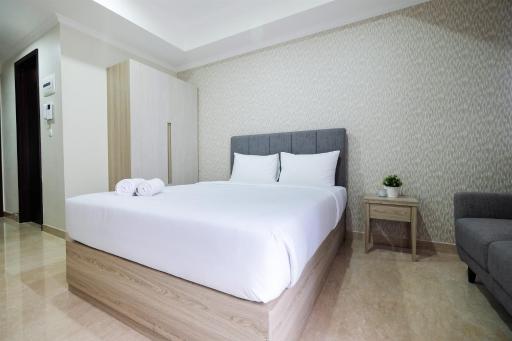 Minimalist Studio Menteng Park Apartment By Travelio - Housity