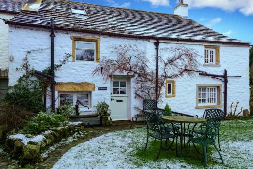 Westside Cottage, Newby, Clapham, Yorkshire Dales National Park, Famous Three Peaks, Near The Lake District, Pets are Welcome - Housity