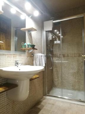APARTAMENTOS MELCHOR DE LIÑAN - Housity