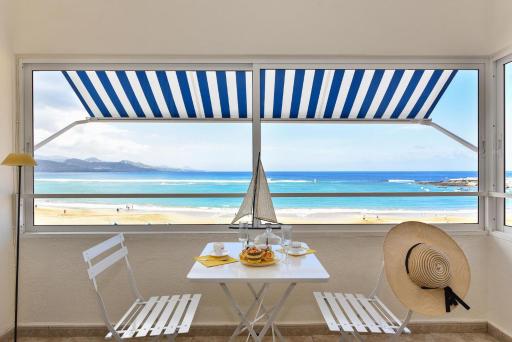 Las Canteras Seafront Apartment - Housity