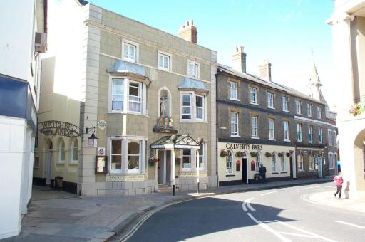 Calverts Hotel - Newport, Isle of Wight --- Car Ferry Optional Extra 89 pounds Return from Southampton - Housity