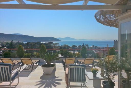 Varkiza Seaside Penthouse with Private Roof Deck - Housity