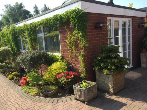 Cannock Chase Guest House Self Catering incl all home amenities & private entrance - Housity