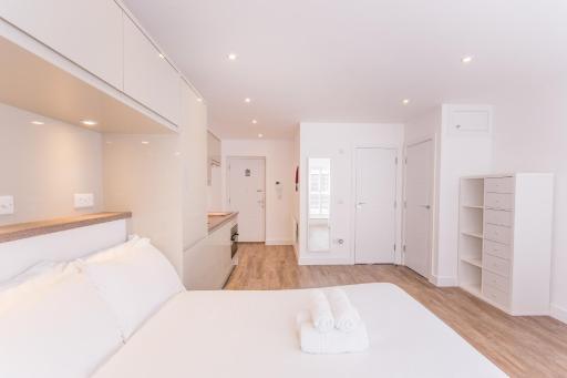 Town or Country - Canute Studio - Housity