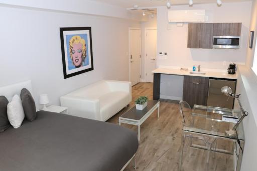 A Stylish Stay w/ a Queen Bed, Heated Floors.. #1 - Housity