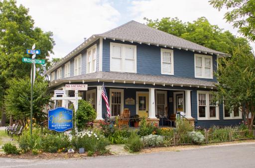 Wildflower Bed and Breakfast - Housity