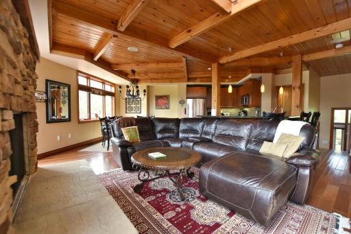 Blue Mountain-Luxurious BlueSki George Chalet, Hot Tub, Pool, Gas Fireplace - Hizvo
