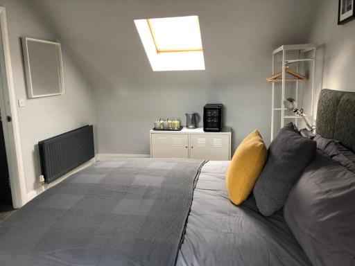 City Centre Townhouse-3 Bedrooms & Parking - Excellent Location - Housity