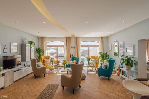 DGolden Valley Boutique - Housity