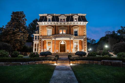 Steele Mansion Inn & Gathering Hub - Housity