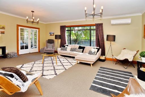 Racecourse Villa - Christchurch Holiday Home - Housity
