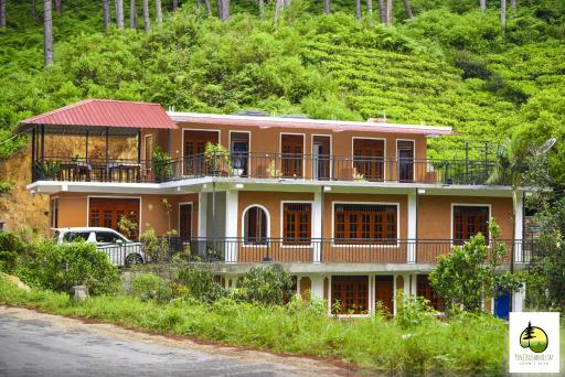 Pine Trees Homestay - Housity