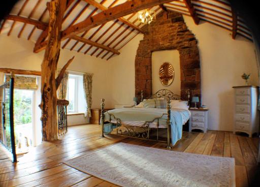 The Tree House Cumbria, unique, romantic, quirky cottage - Housity