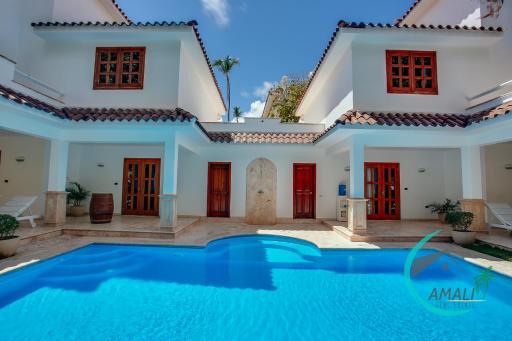 CLOSE TO THE BEACH! LUX VILLA GEMELA, 6Br, 9Bt - Housity