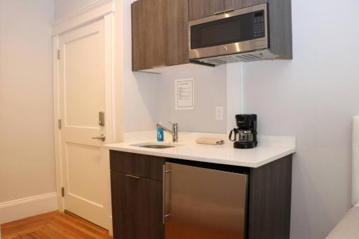 A Stylish Stay w/ a Queen Bed, Heated Floors.. #29 - Housity