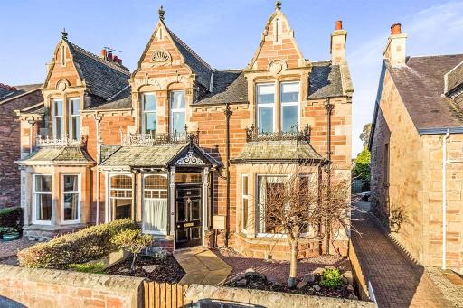 The Castle B&B - Housity