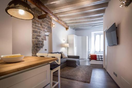 JOIVY Chic Studio in Como Centre - Housity