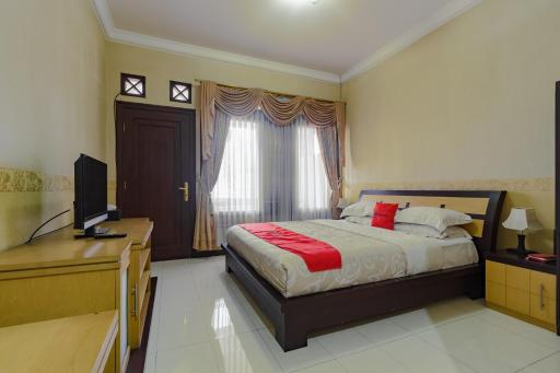 RedDoorz Syariah @ Cipanas - Housity