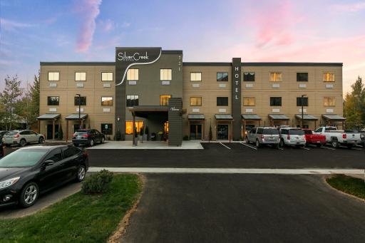 Silver Creek Hotel - Housity