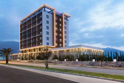 Ramada By Wyndham Tire - Housity