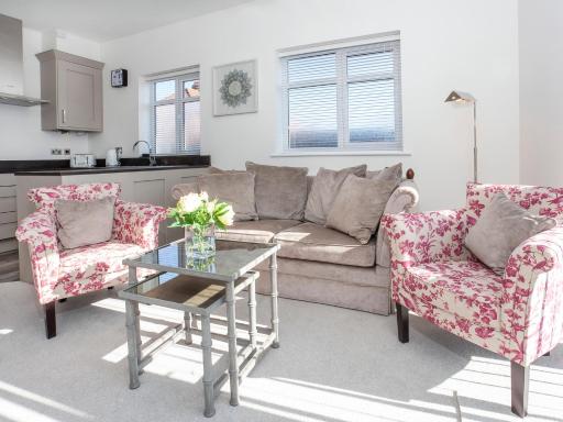 White House Apartments-Free parking 1 car per apartment - Housity