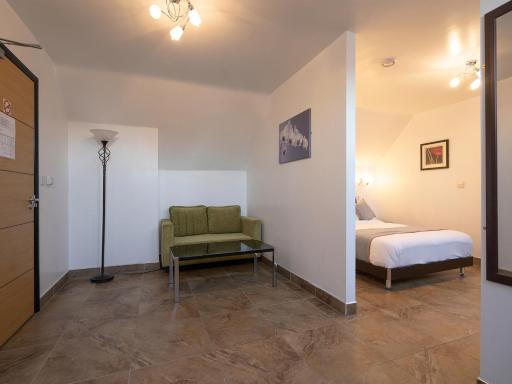 ATZ&H Inn - Housity