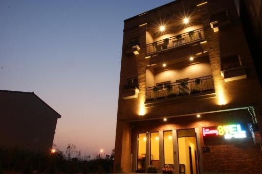 Douzi Hotel-Xpark. Gloria Outlets. Taoyuan MRT - Housity