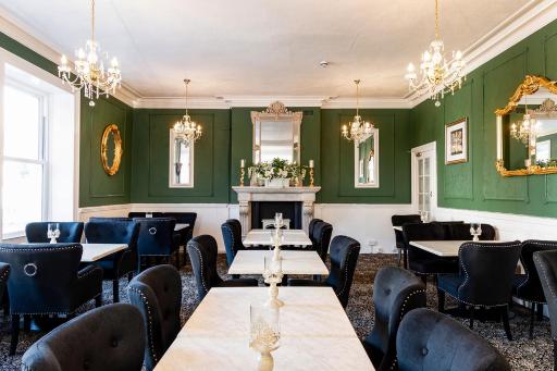 Lansdowne House with Private Car Park - Housity