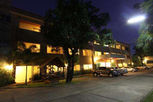 Srisomthai Hotel - Housity