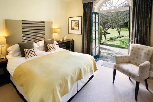Horse and Groom - Housity