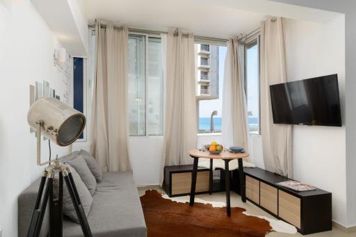 Sea View Designed Studio Apartment in Front of Hilton TLV - Housity