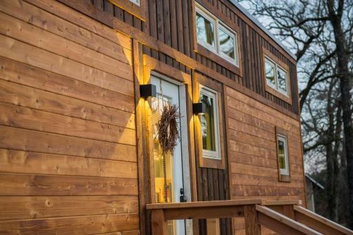 Montana Escape Elegant Tiny House in Waco Near Magnolia - Housity