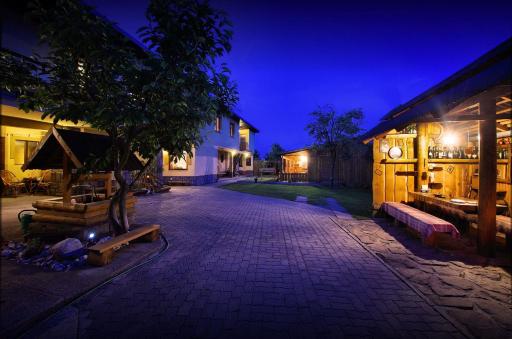 Yellow Paradise House - Housity