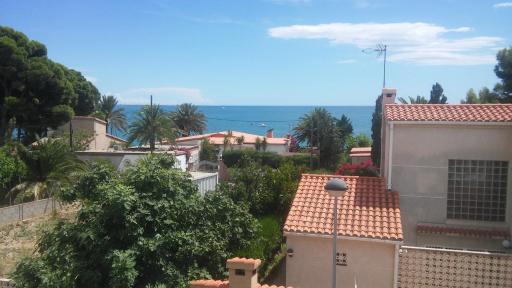 La Riviera Apartement - Housity